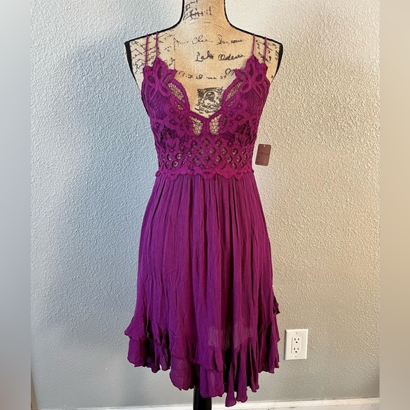 Free People Dresses & Skirts - FREE PEOPLE Adella Lace Slip Tiered Ruffle Asymmetrical Hem Dress Size L NWT